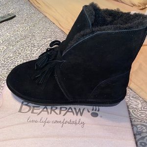 BearPaw Christie Boot. Black. Women’s 12w